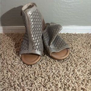 Stylish Gray Women's Sandals
